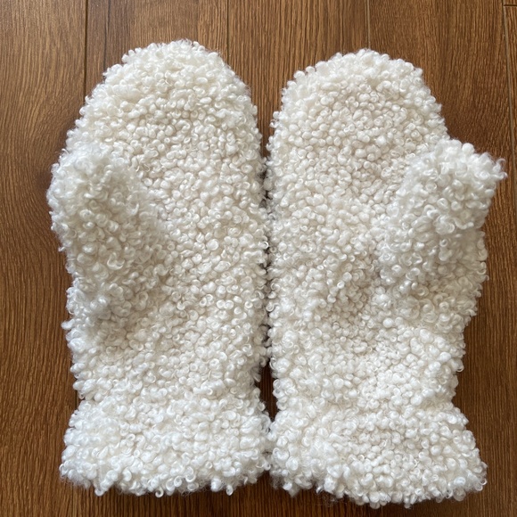 Love & lore winter gloves - Picture 2 of 3